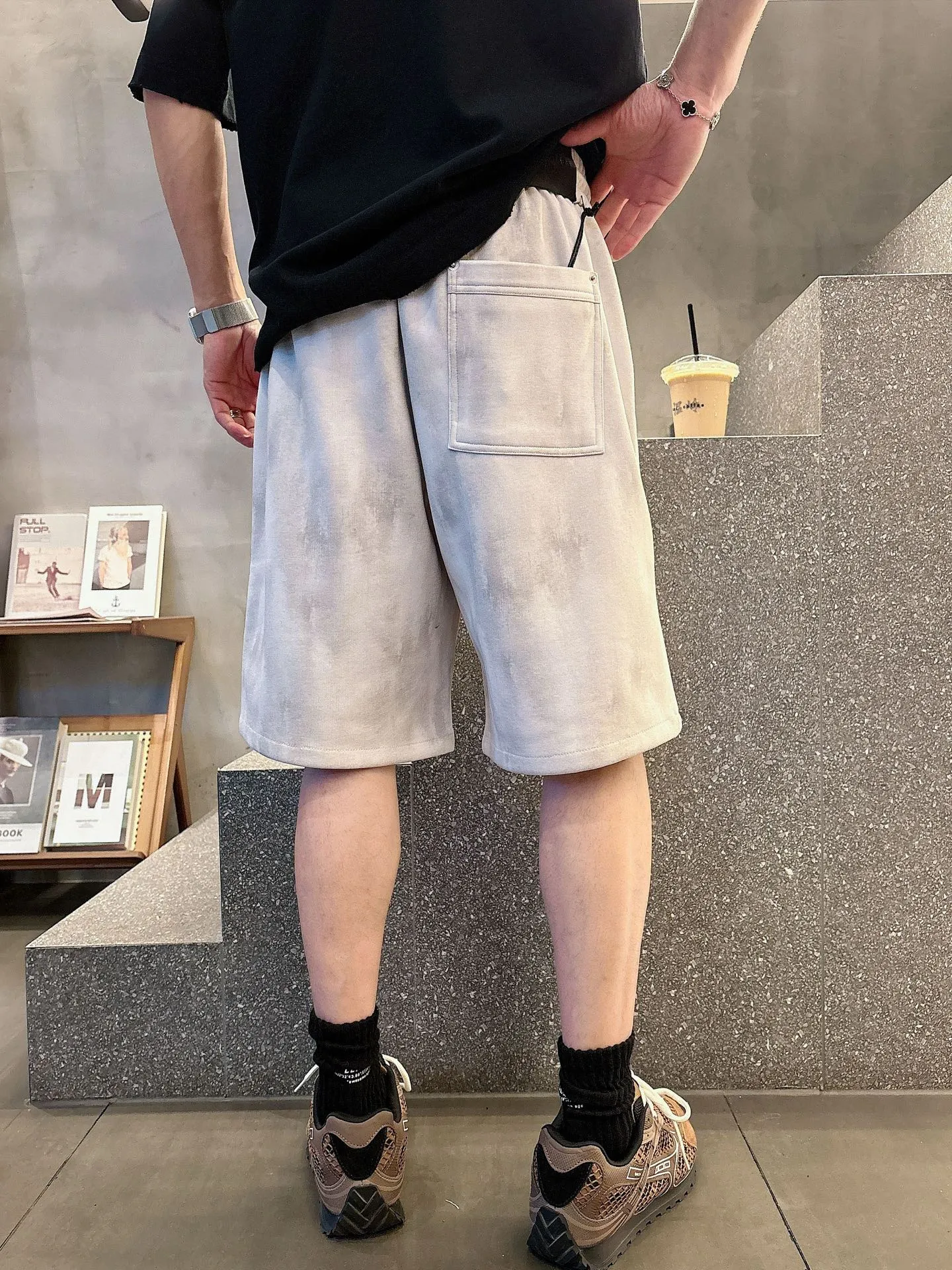 Balenciaga's three-standard complete 2026 summer New Arrival men's casual shorts, advanced custom-made Breathable fabric, Breathable fabric, extremely stretchy and comfortable, impeccable details, top-grade accessories, original logo design concept, delicate and soft feel! The upper body fit is awesome! Size: M-XXXL Please state your height and weight when ordering